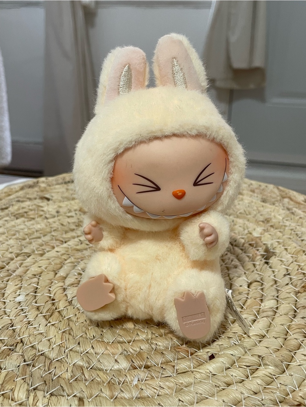 💛 POP MART LABUBU SISI – HAVE A SEAT – AUTHENTIC